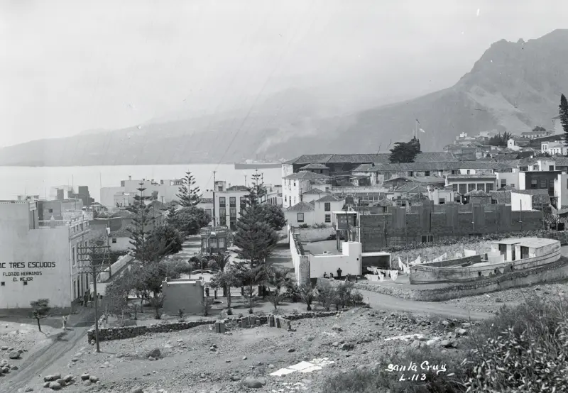 Plaza de La Alameda y antiguo barco de La Virgen